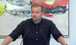 Meira stuttflutt, gongd í haga og fleiri bústaðir á smáplássum